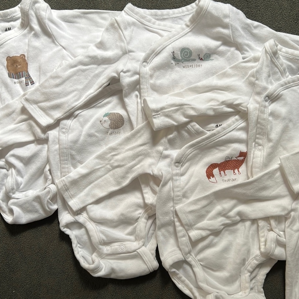 H&M Days of the Week Onesies (7 ct)